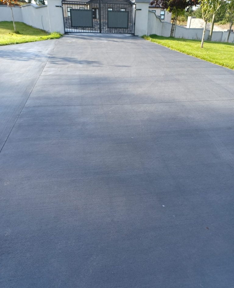 brushed coloured concrete driveway (1)