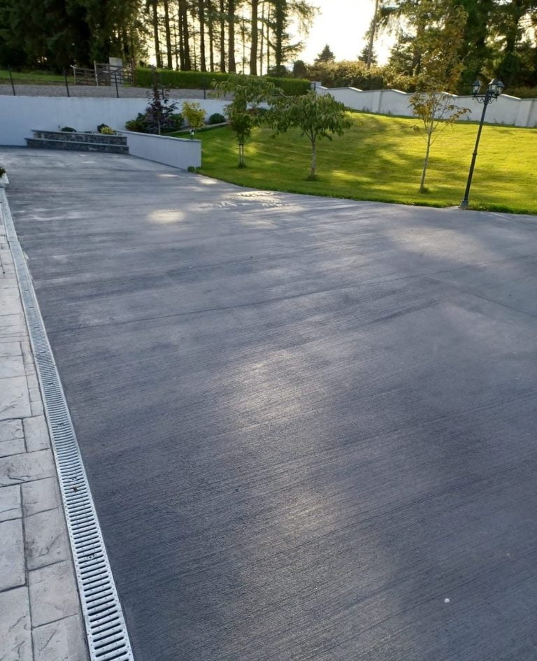 brushed-coloured-concrete-driveway_